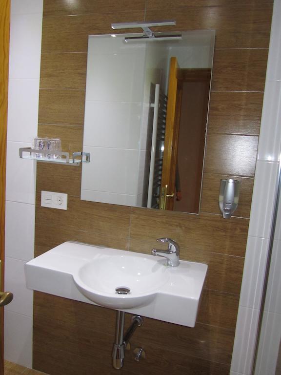 Hostal Puerta La Villa Valladolid Luaran gambar